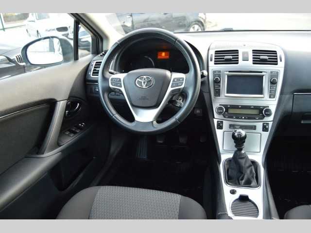 Toyota Avensis sedan 91kW nafta 201208