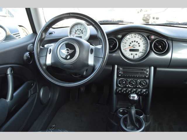 Mini One hatchback 65kW nafta 200605