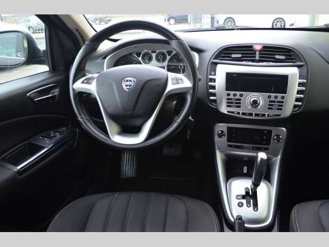 Lancia Delta hatchback 88kW nafta 201201