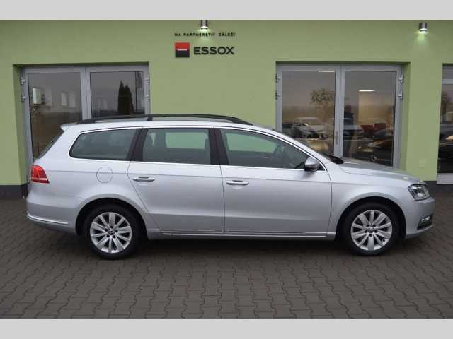 Volkswagen Passat kombi 103kW nafta 201205