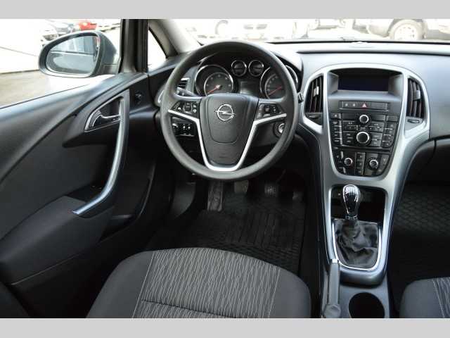 Opel Astra kombi 81kW nafta 201306