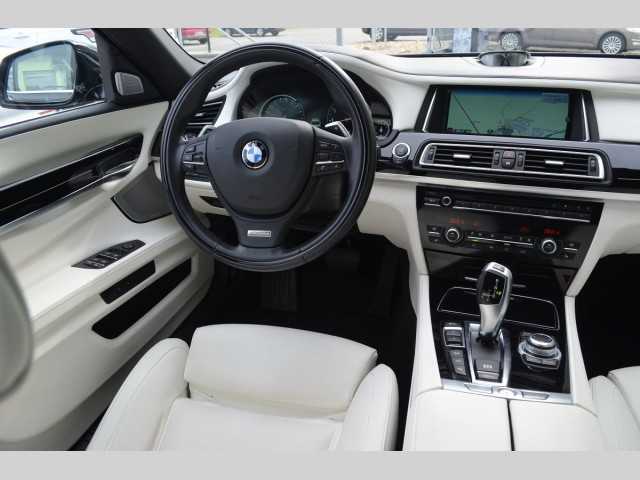 BMW Řada 7 limuzína 330kW benzin 201303