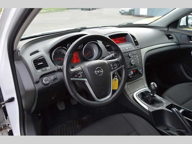 Opel Insignia kombi 96kW nafta 201108