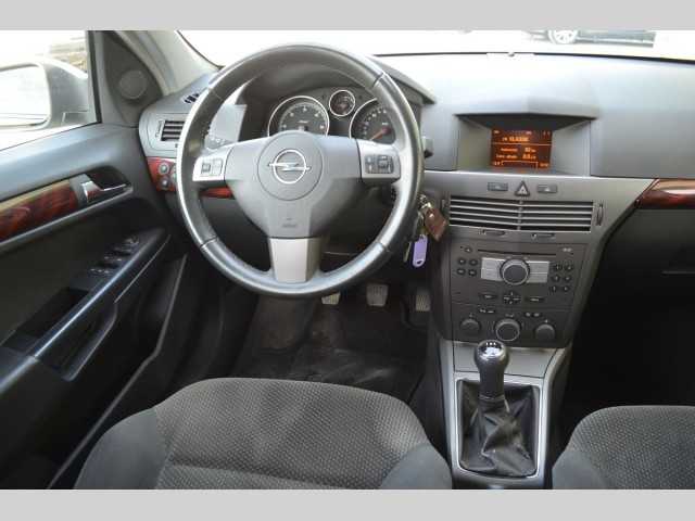 Opel Astra kombi 74kW nafta 200503