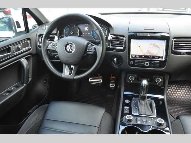 Volkswagen Touareg SUV 180kW nafta 201208