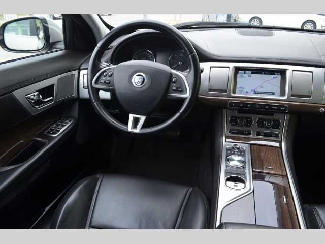 Jaguar XF limuzína 140kW nafta 201112