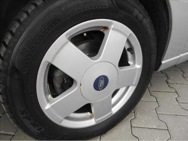 Ford Focus kombi 74kW nafta 200412