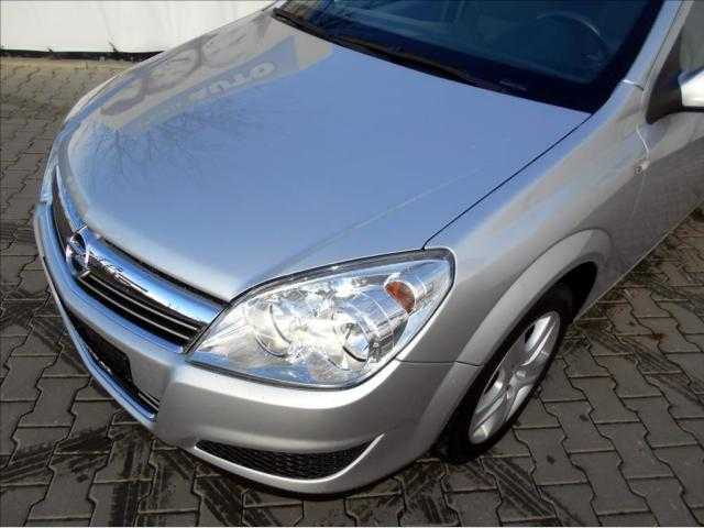 Opel Astra kombi 81kW nafta 200912