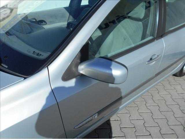 Renault Laguna kombi 88kW nafta 200201