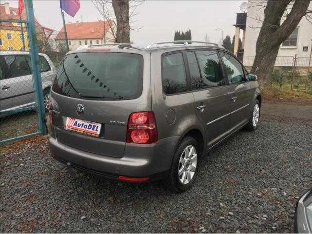 Volkswagen Touran MPV 103kW nafta 200704