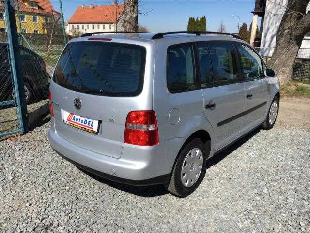 Volkswagen Touran kombi 85kW benzin 200401