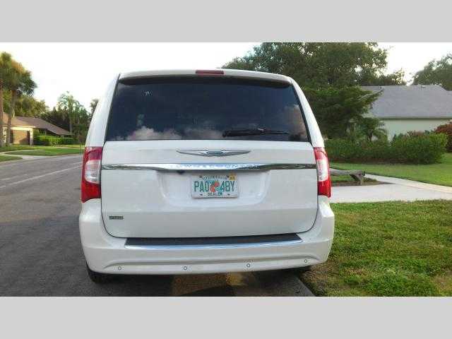 Chrysler Town & Country MPV 211kW ethanol 2013