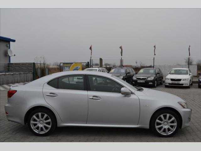 Lexus IS 220 sedan 130kW nafta 200604