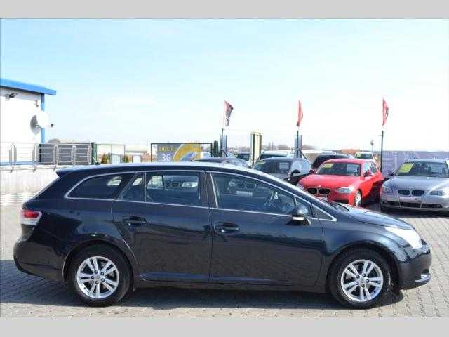 Toyota Avensis kombi 93kW nafta 201103