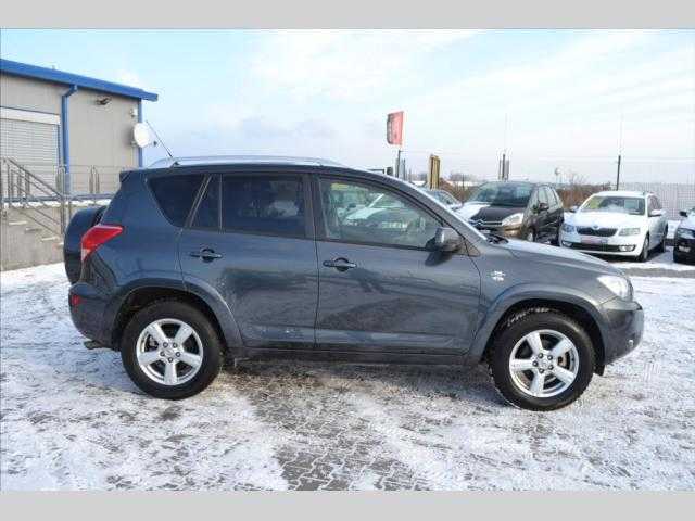 Toyota RAV4 SUV 130kW nafta 200603