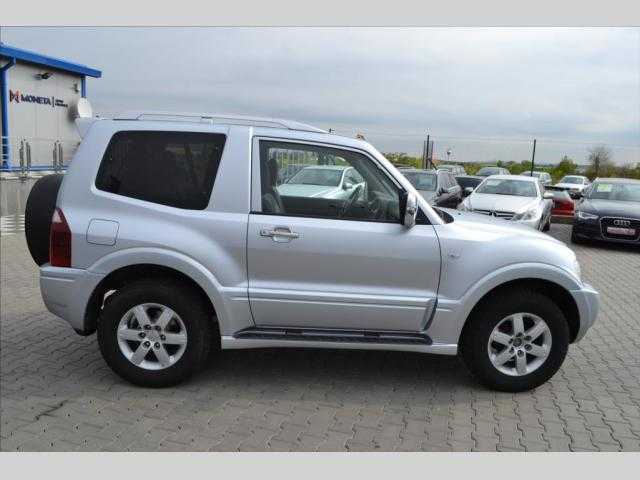 Mitsubishi Pajero SUV 118kW nafta 200606