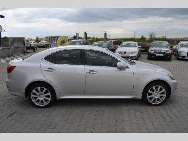 Lexus IS 220 sedan 130kW nafta 200604