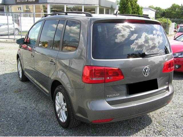 Volkswagen Touran MPV 77kW nafta 2014