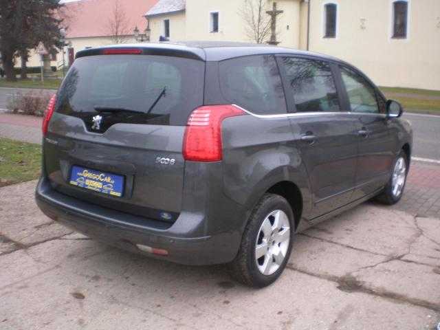 Peugeot 5008 MPV 82kW nafta 2012