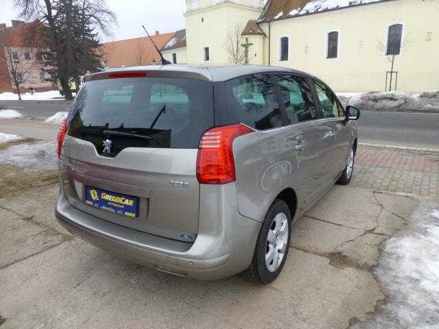 Peugeot 5008 MPV 84kW nafta 2013