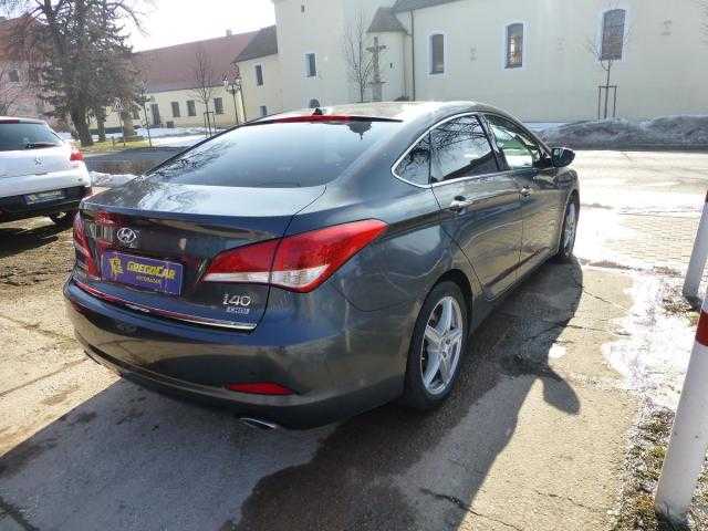 Hyundai i40 sedan 100kW nafta 2012