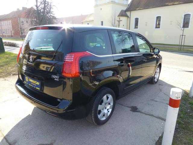 Peugeot 5008 MPV 82kW nafta 2012