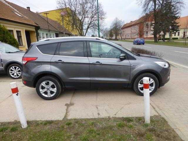 Ford Kuga SUV 100kW nafta 2014