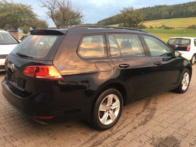 Volkswagen Golf kombi 110kW nafta 201408