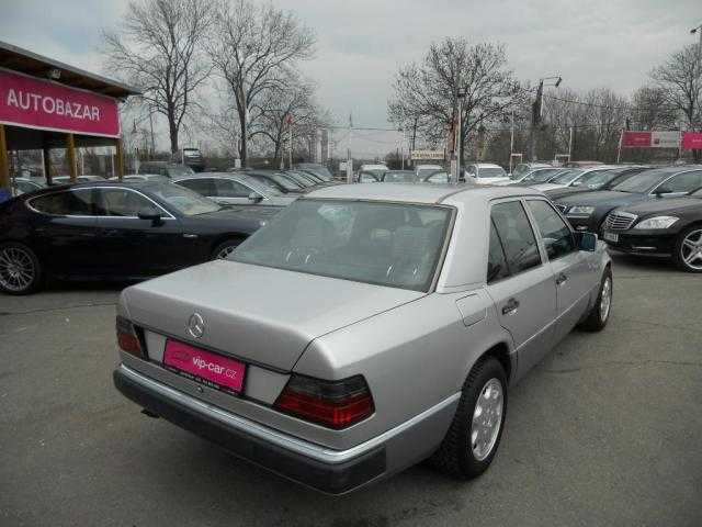 Mercedes-Benz 124 sedan 118kW benzin 199204