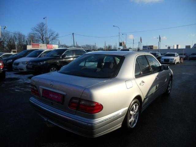 Mercedes-Benz Třídy E sedan 150kW benzin 199912