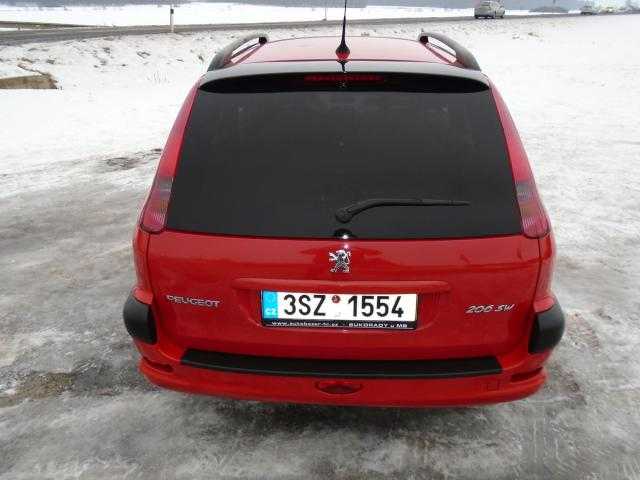 Peugeot 206 kombi 80kW nafta 2006