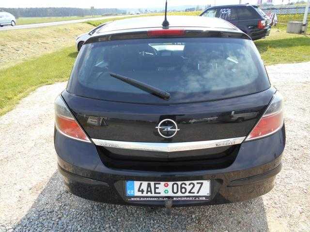 Opel Astra liftback 88kW nafta 2007