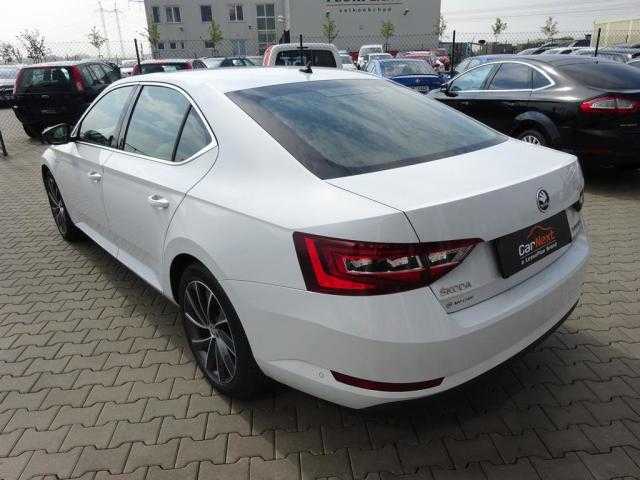 Škoda Superb hatchback 140kW nafta 201604