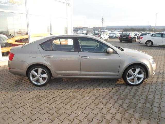 Škoda Octavia hatchback 110kW nafta 201311