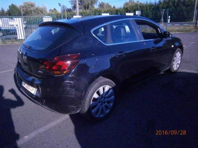 Opel Astra hatchback 118kW nafta 2010