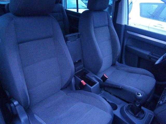 Volkswagen Touran MPV 103kW nafta 2004