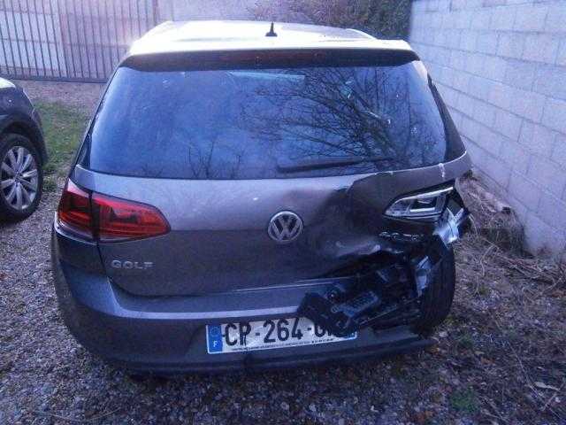 Volkswagen Golf hatchback 110kW nafta 2012