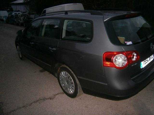 Volkswagen Passat kombi 77kW nafta 2005