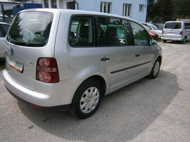 Volkswagen Touran MPV 77kW nafta 2008