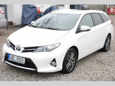 Toyota Auris kombi 91kW nafta 201406