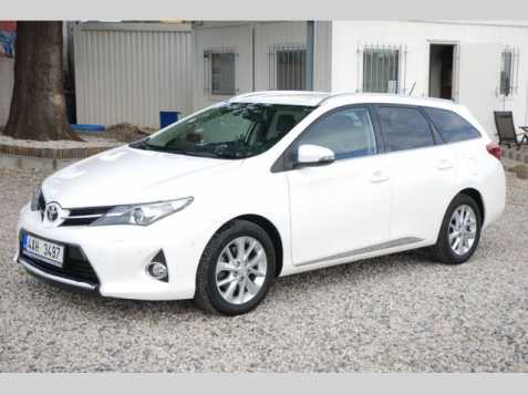 Toyota Auris kombi 91kW nafta 201409