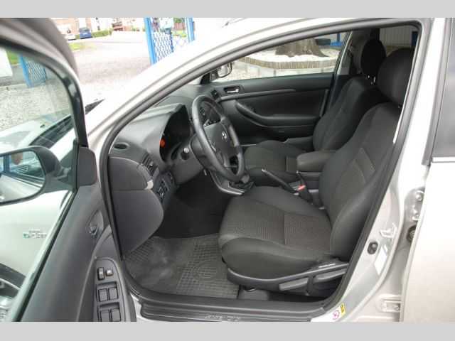 Toyota Avensis kombi 130kW nafta 200612