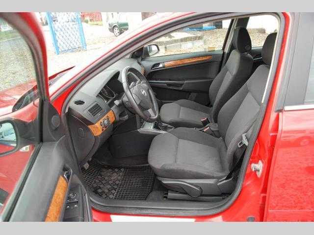 Opel Astra kombi 74kW nafta 200509