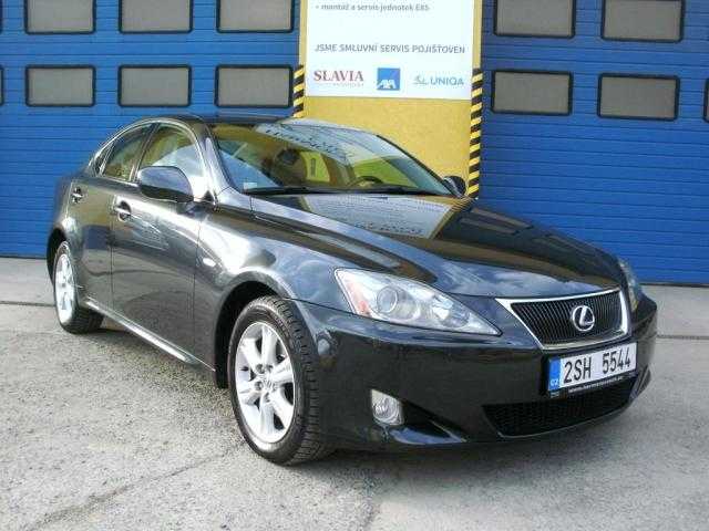 Lexus IS 220 sedan 130kW nafta 2007