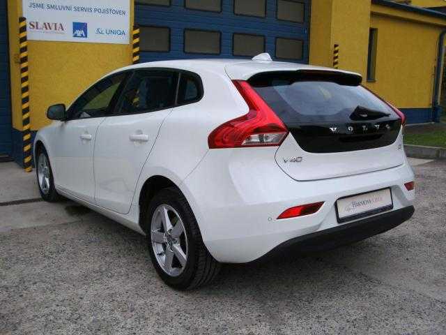 Volvo V40 hatchback 84kW nafta 2014