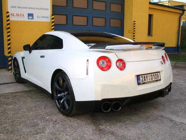 Nissan GT-R kupé 353kW benzin 2009