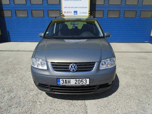 Volkswagen Touran MPV 103kW nafta 2006