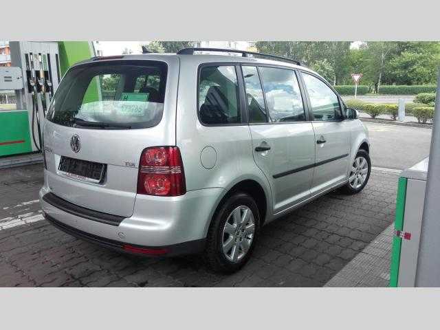 Volkswagen Touran kombi 77kW nafta 2007