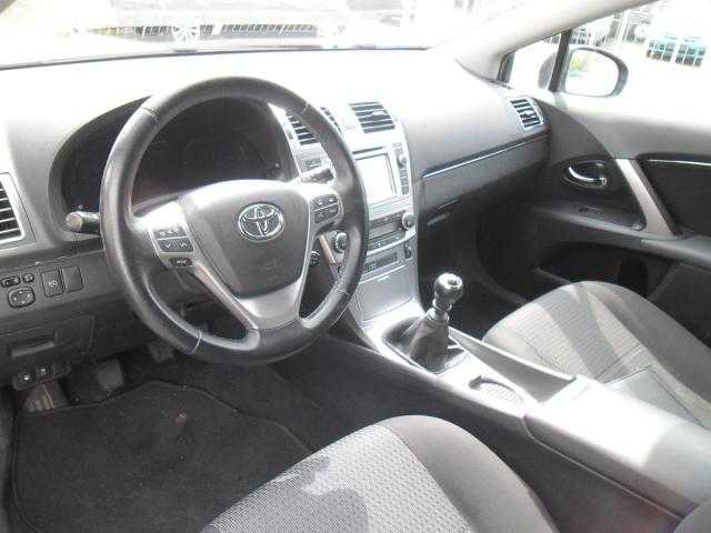 Toyota Avensis kombi 91kW nafta 2012
