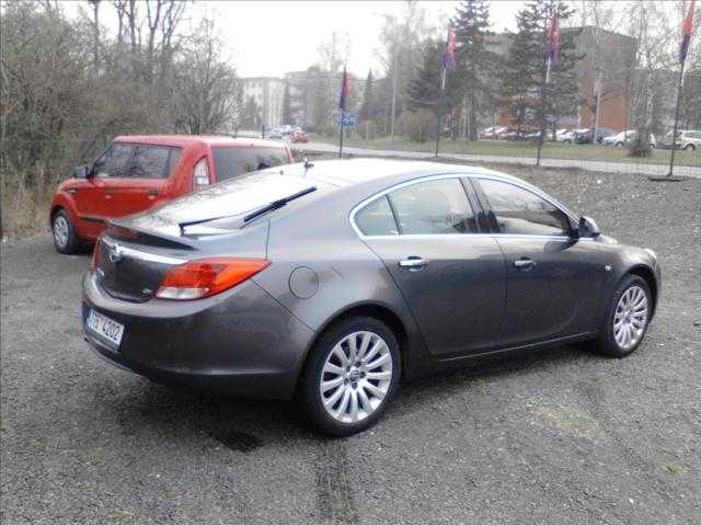 Opel Insignia hatchback 96kW nafta 200911